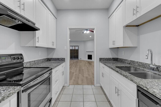 Foto del edificio - 9707 Richmond Ave.