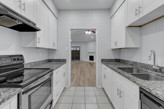 Building Photo - 9707 Richmond Ave.