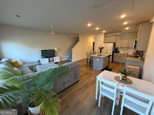 Building Photo - 209 Buckingham Ln