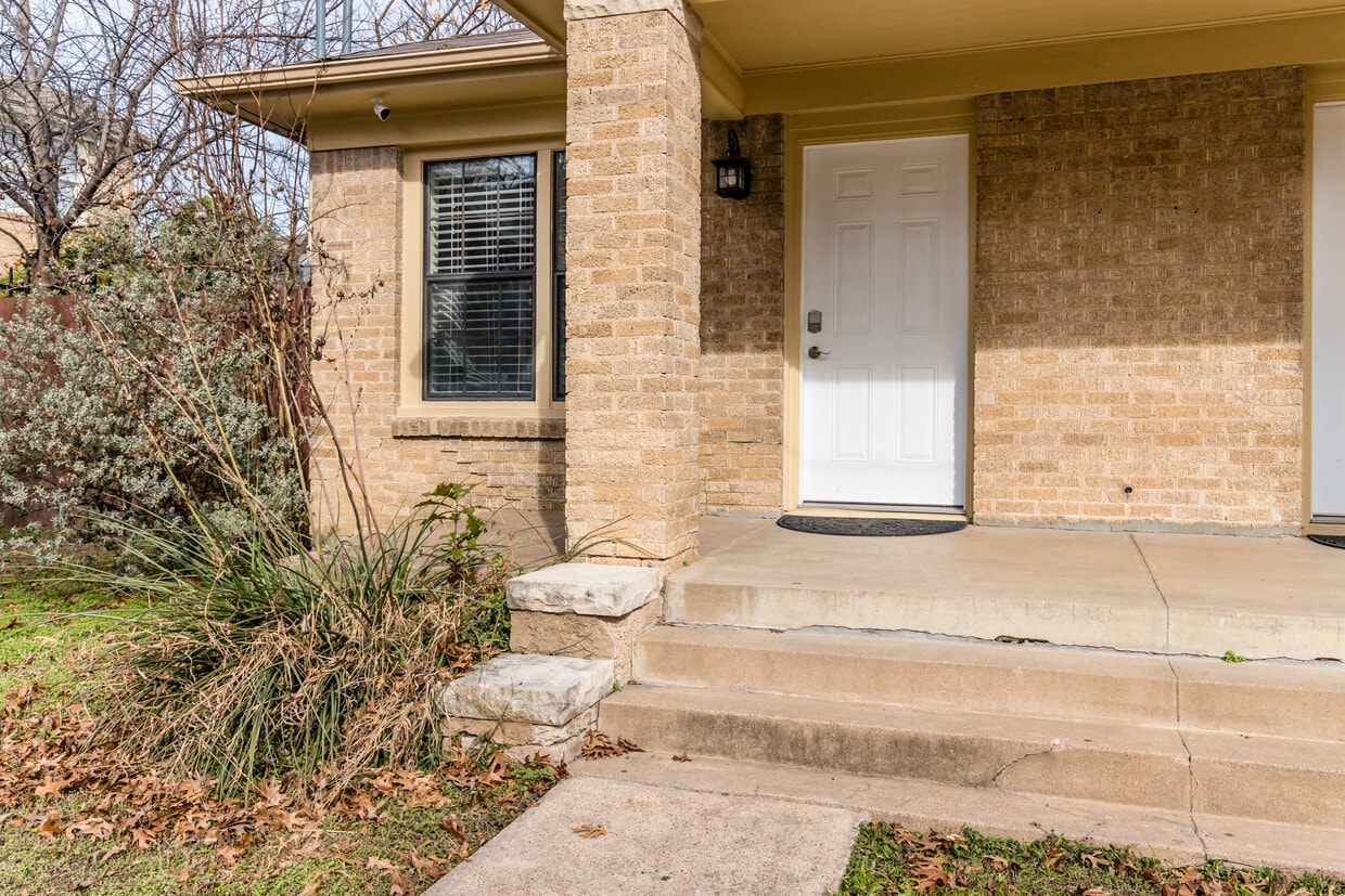Primary Photo - 108 South Henderson Avenue