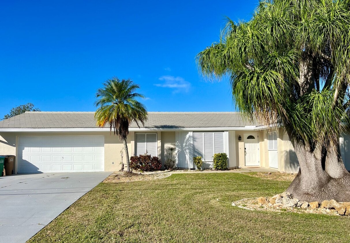 Direct Gulf Access, Fully remodel house 3b... House Rental in Cape Coral, FL