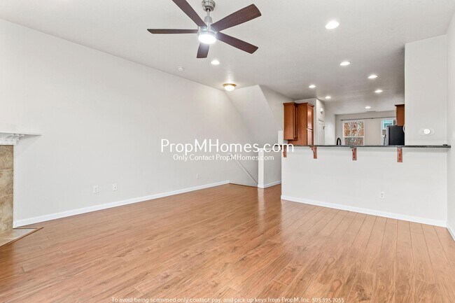 Foto del edificio - 2-Bedroom Townhome in the Progress Ridge Area – Sleek Finishes, Private Balcony, and Garage!
