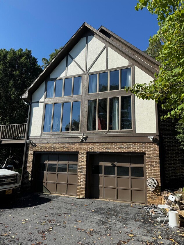 Primary Photo - 359 Flower Dr