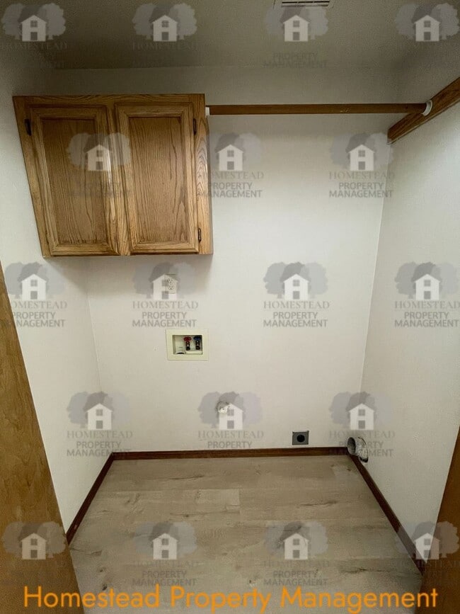 Building Photo - Homestead loves their tenants! 1/2 one months rent!