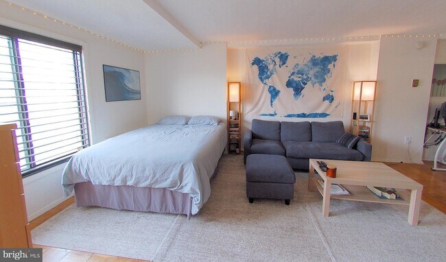 Foto del edificio - 1440 N Street NW Unit 812