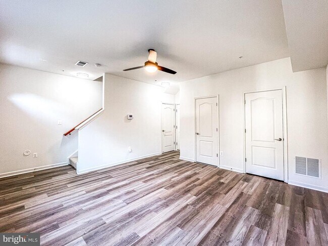 Foto del edificio - 3541 Woodlake Dr