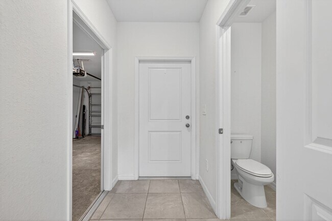 Foto del edificio - 2025 Townhome | 3 Bed + 3 Bath | Modern Living in Bradenton