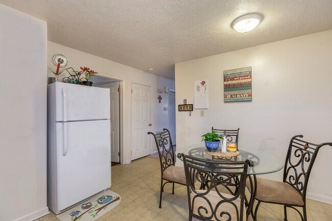 Standard Kitchen $650.00 - 125 College Ave