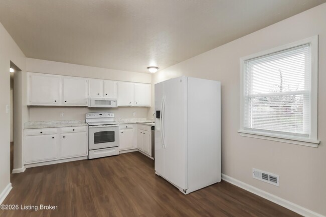 Foto del edificio - 5301 Sprucewood Dr