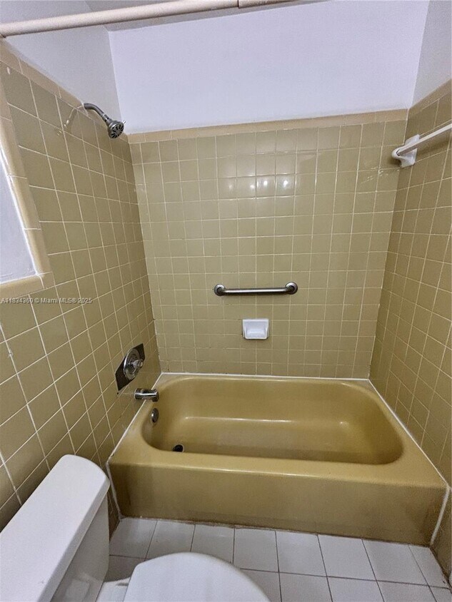 Foto principal - 20182 Old Cutler Rd