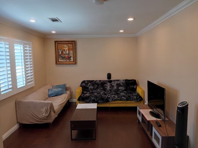Building Photo - 587 Camino de Gloria