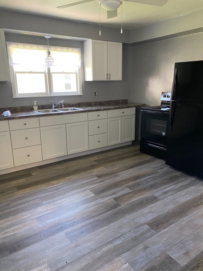 406 Garfield Ave Unit Lower Apartment, Wausau, WI 54401 Room for Rent