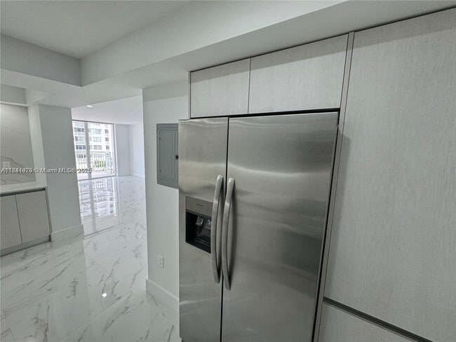Building Photo - 18031 Biscayne Blvd