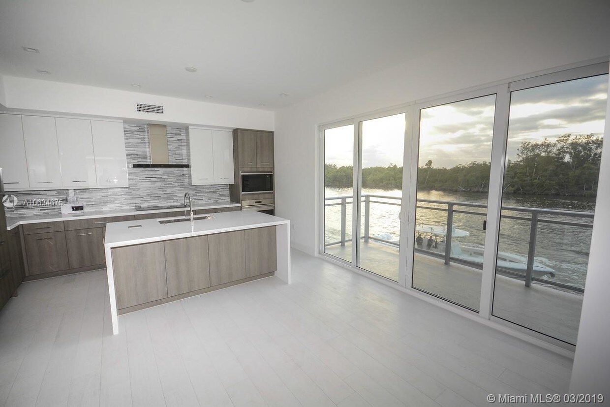 Foto principal - 5900 N Ocean Dr