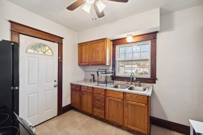 Photo - 1800 Herbert St House