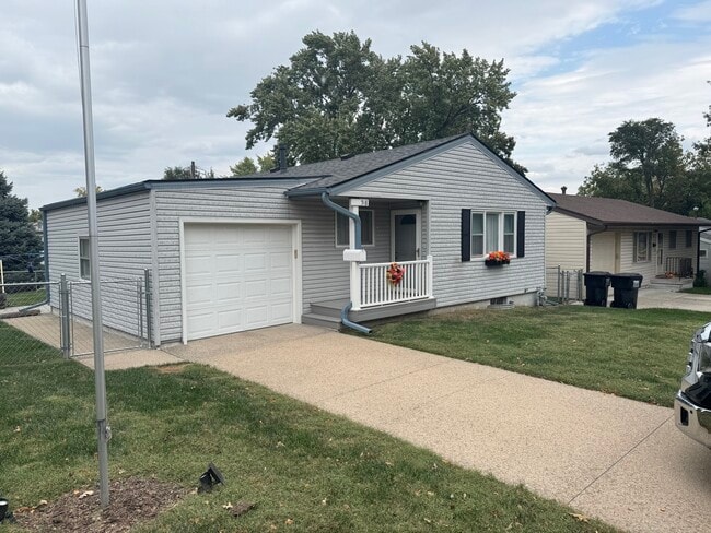 Building Photo - 518 W Sherman St