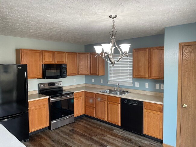 Foto del edificio - 3 Bedroom On The East Side!