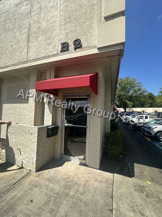 Foto principal - Commercial Space available! Six months FRE...