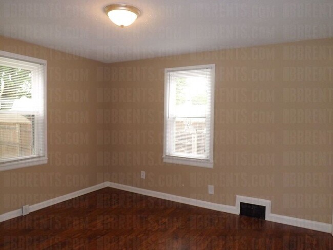 Building Photo - 1145 Chase Ave