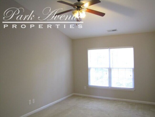 Foto del edificio - 3010 Courtney Creek Blvd