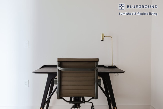 Foto del edificio - 3030 Potomac Ave