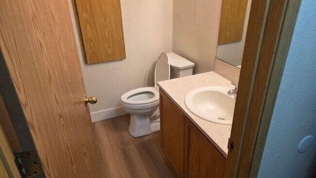 Foto del edificio - 3 Bed, 2 Bath Townhouse Available!