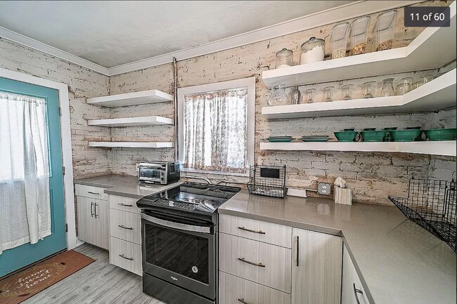 Building Photo - 463 E 400 S