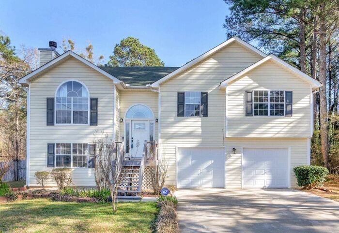 Primary Photo - Newly Renovated! Available for immediate m...