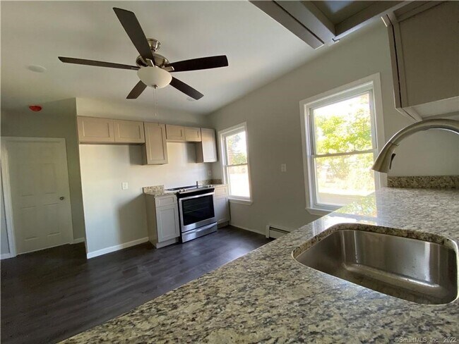 Foto del edificio - Newly Remodeled 3 Bedroom on 1st Floor
