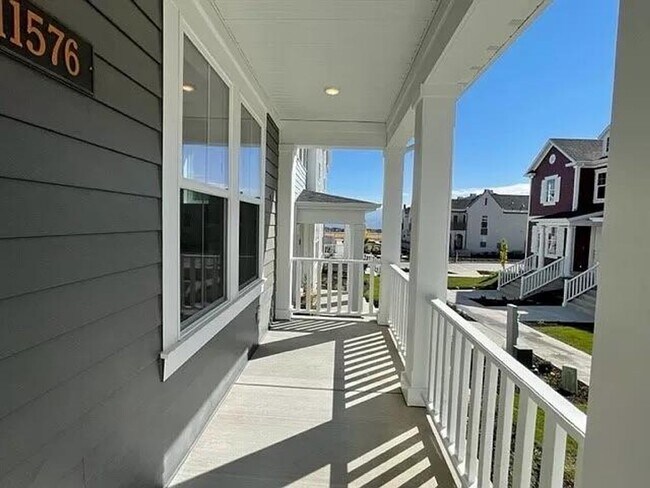 Foto del edificio - Stunning Twin Home In Excellent Location!