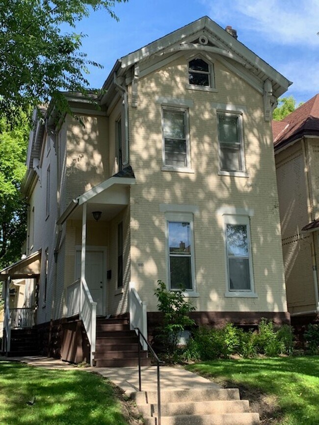 Building Photo - 1 BD/1BA w Heat near Brady*** HALF OFF FIRST MONTH***