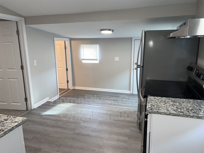 Foto del edificio - 702 Inverness Ave