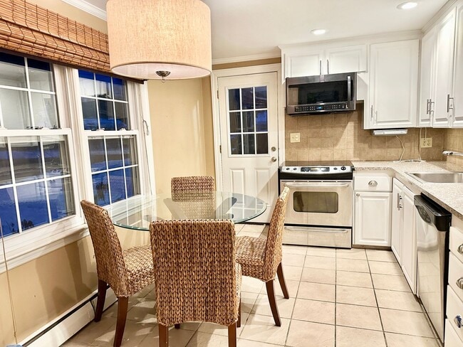 Foto del edificio - Updated 4 Bedroom House