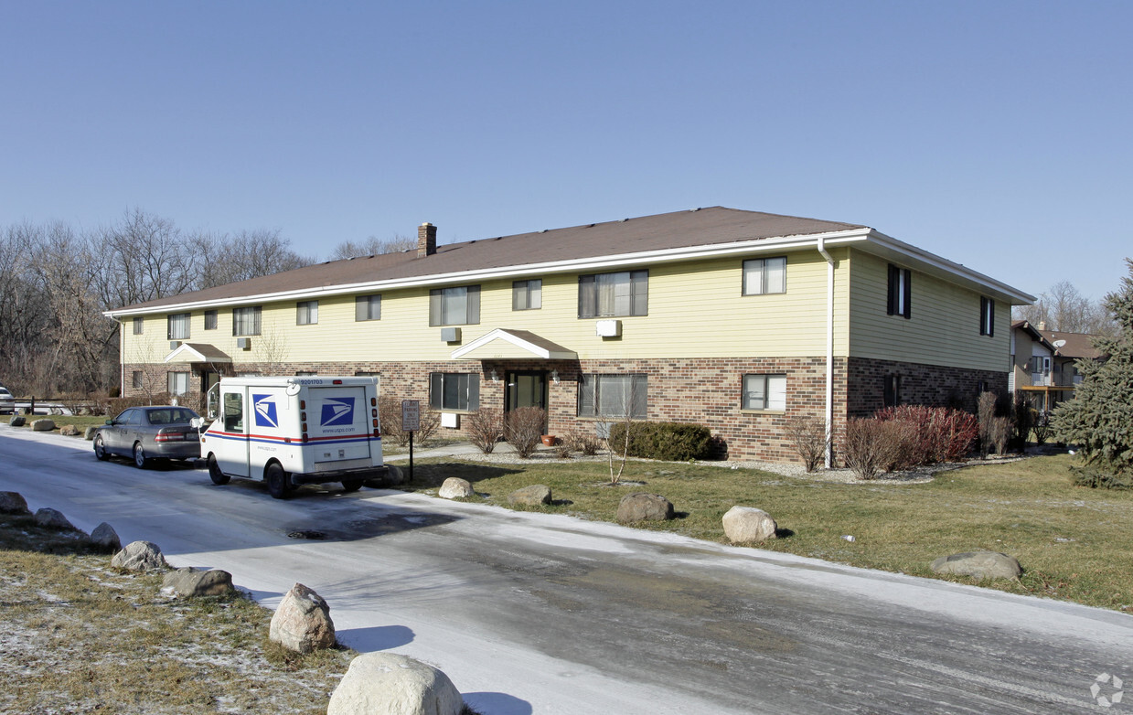 Building Photo - Deer Creek Apartments