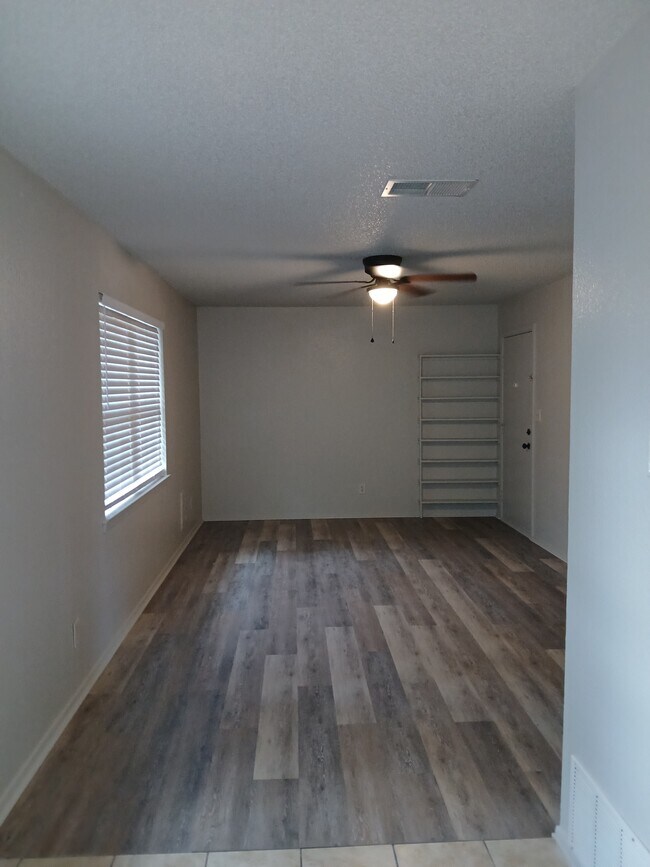 Foto del edificio - 2911 Featherston Avenue