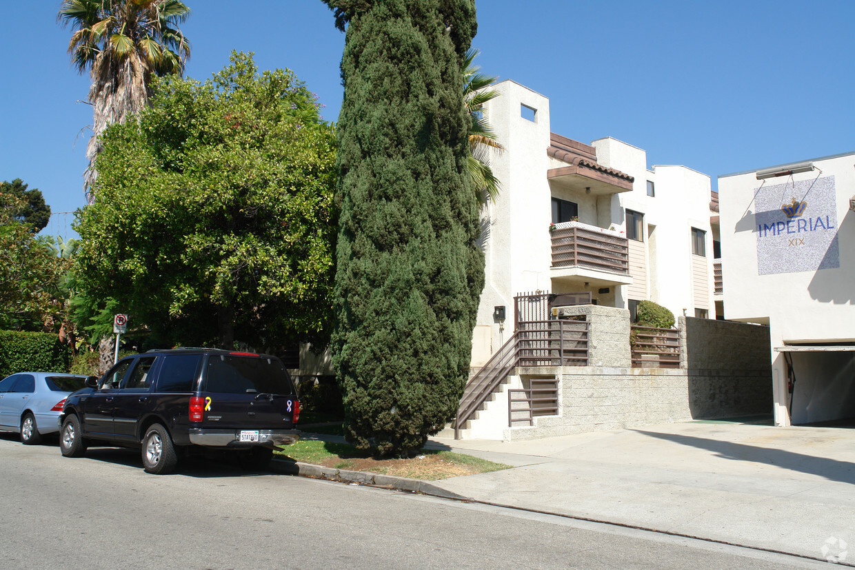 Primary Photo - 118 N Cedar St