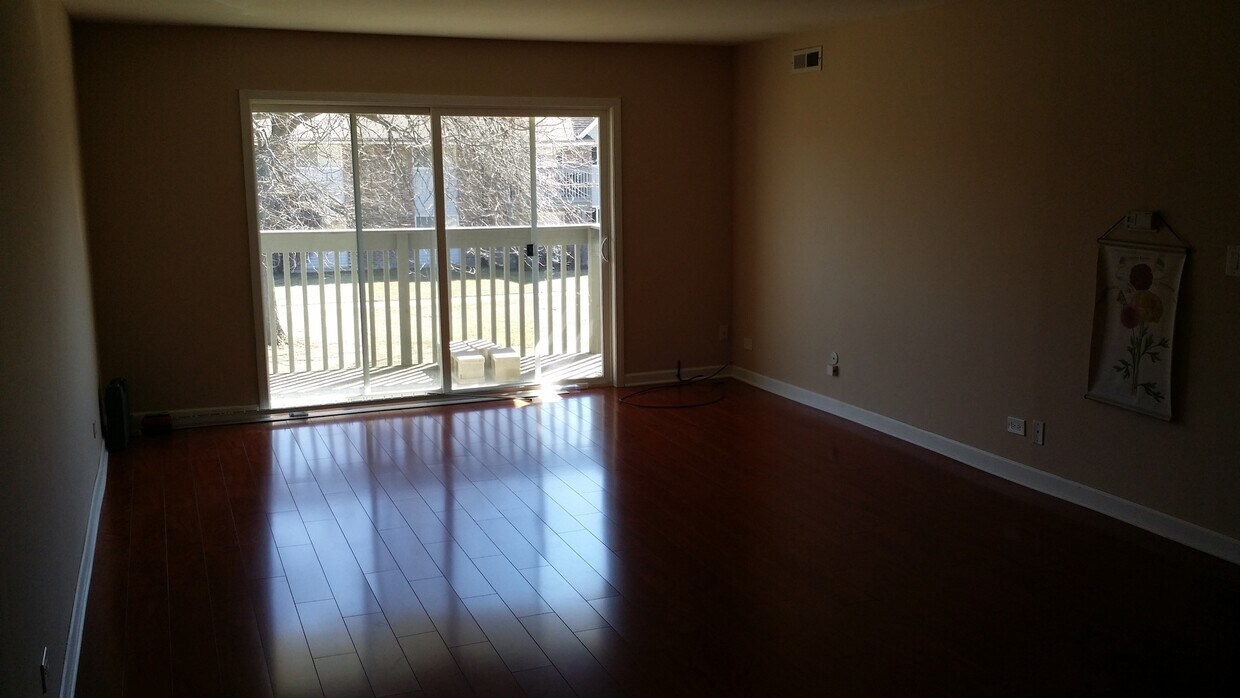 Foto principal - 16W660 Mockingbird Ln