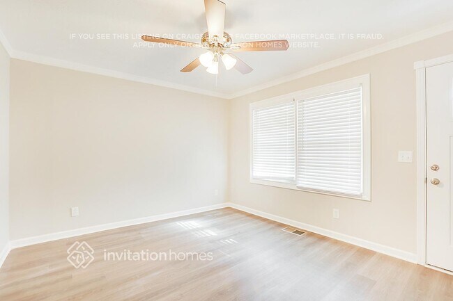 Foto del edificio - 116 Rosewood Dr