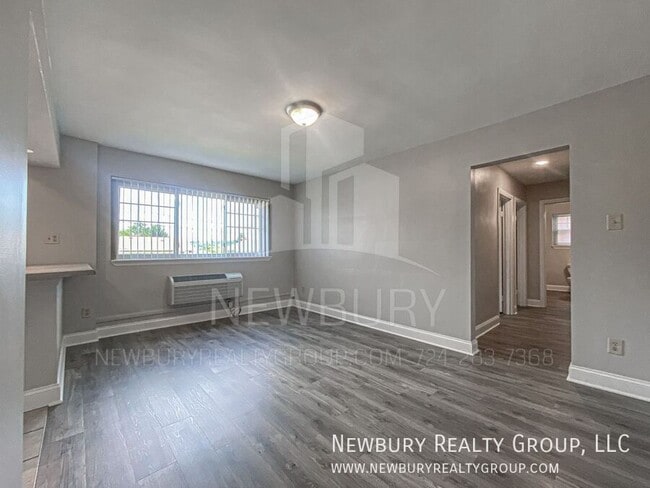 Building Photo - 305 San Juan Dr