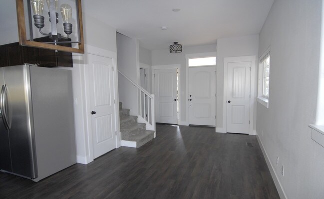 Building Photo - Brand New Unit in South Salem