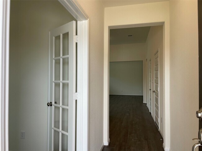 Foto del edificio - 8426 Beacon Bay Cir