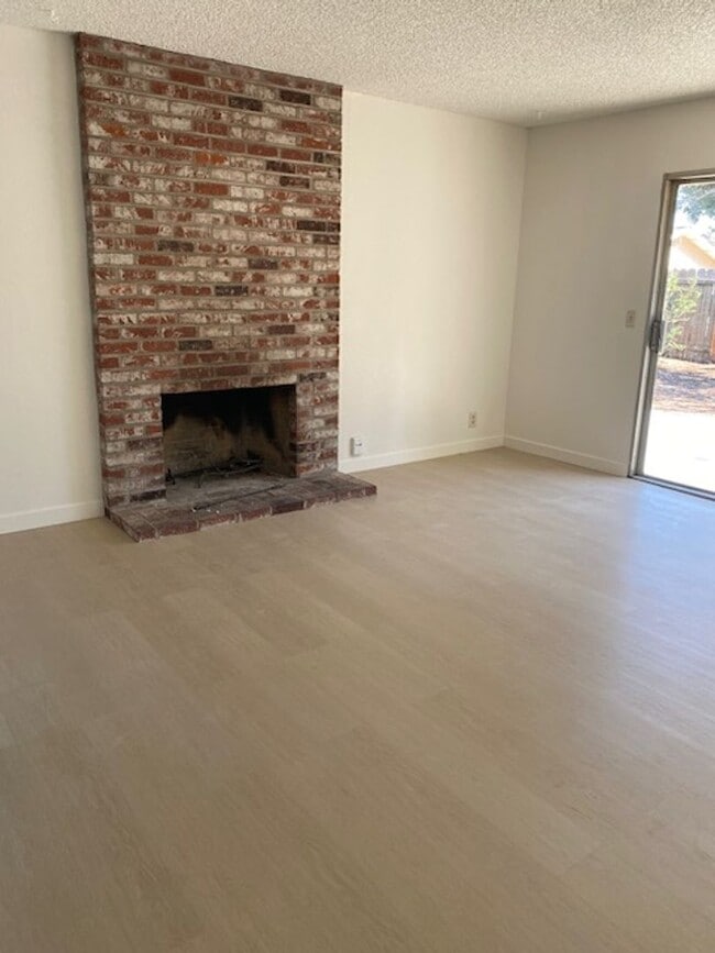 Building Photo - FRESH REMODEL and LARGE YARD!