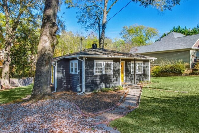 Building Photo - 250 Lake Dr