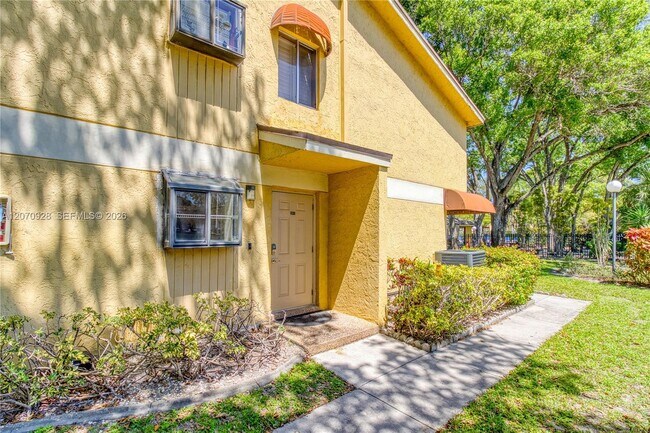 Building Photo - 3095 N Oakland Forest Dr