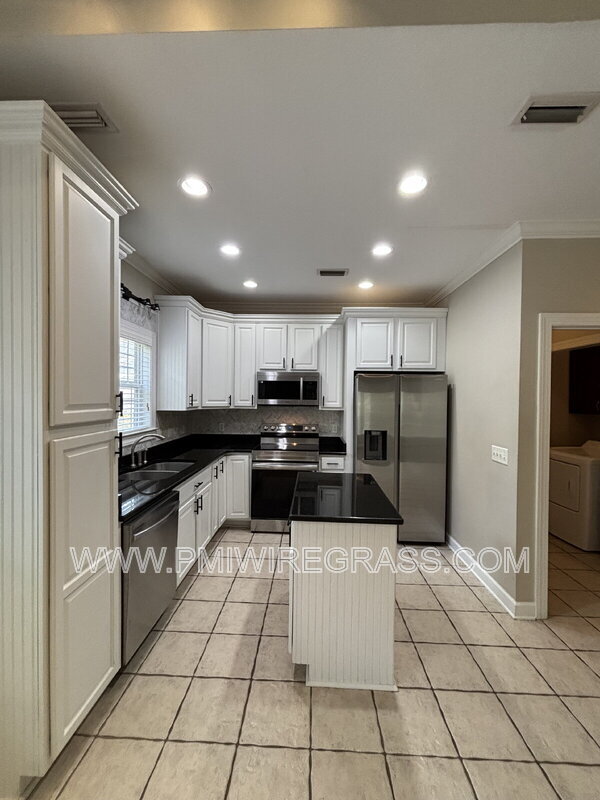 Building Photo - 229 Charleston Dr