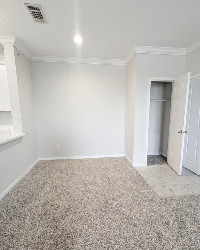 Dining Room - Woodland Hills Luxury Apartments