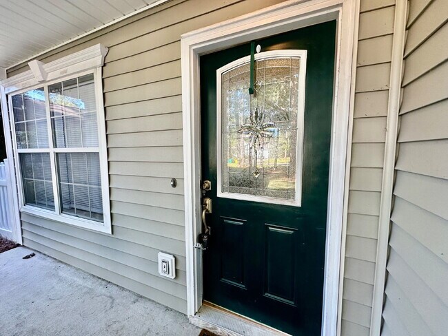 Foto del edificio - Three Bedroom Home in the Farm with a Lagoon View!