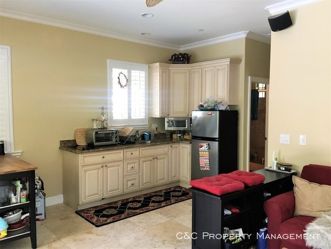 Building Photo - Guest House in Gorgeous Saratoga Neighborhood