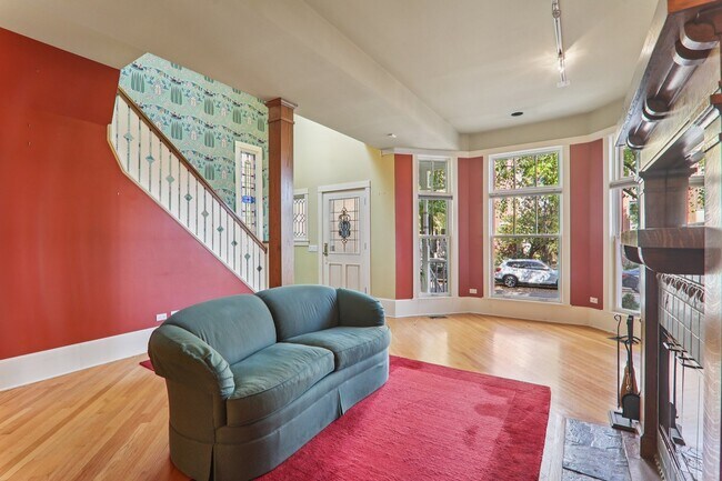 Foto del edificio - 1027 W Newport Ave