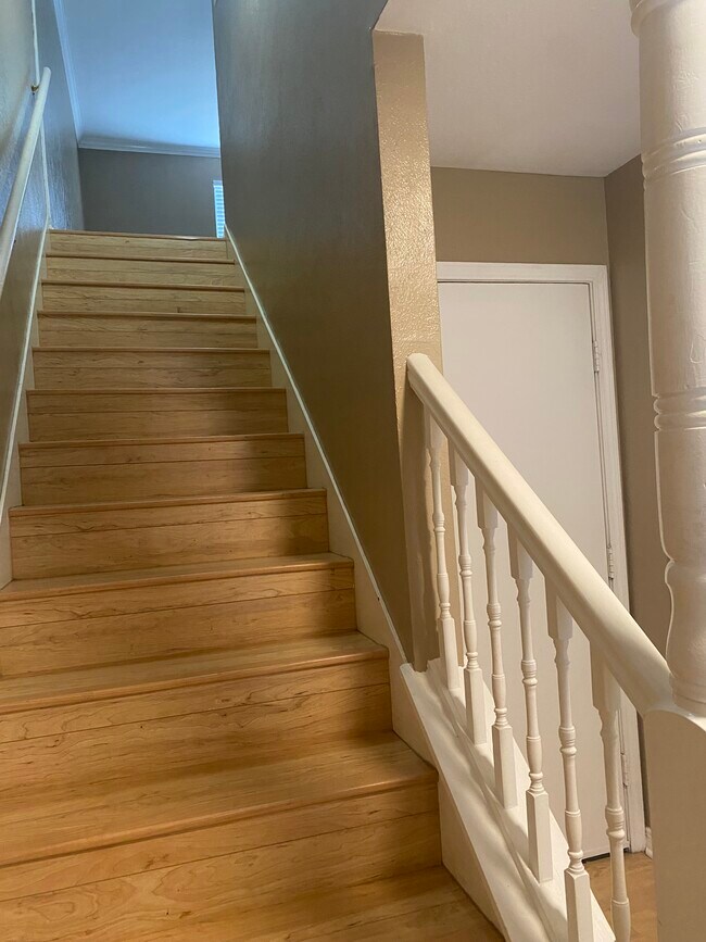 Building Photo - 1414 Highland Ave